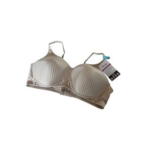 NWT Playtex All Over Smoothing Underwire Bra Beige 40C